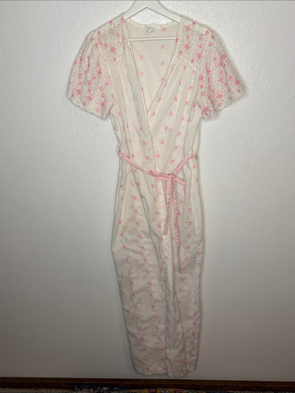 Vintage 1960-1970 White & Pint Eyelet Embroidered Floor Length Robe Size Medium